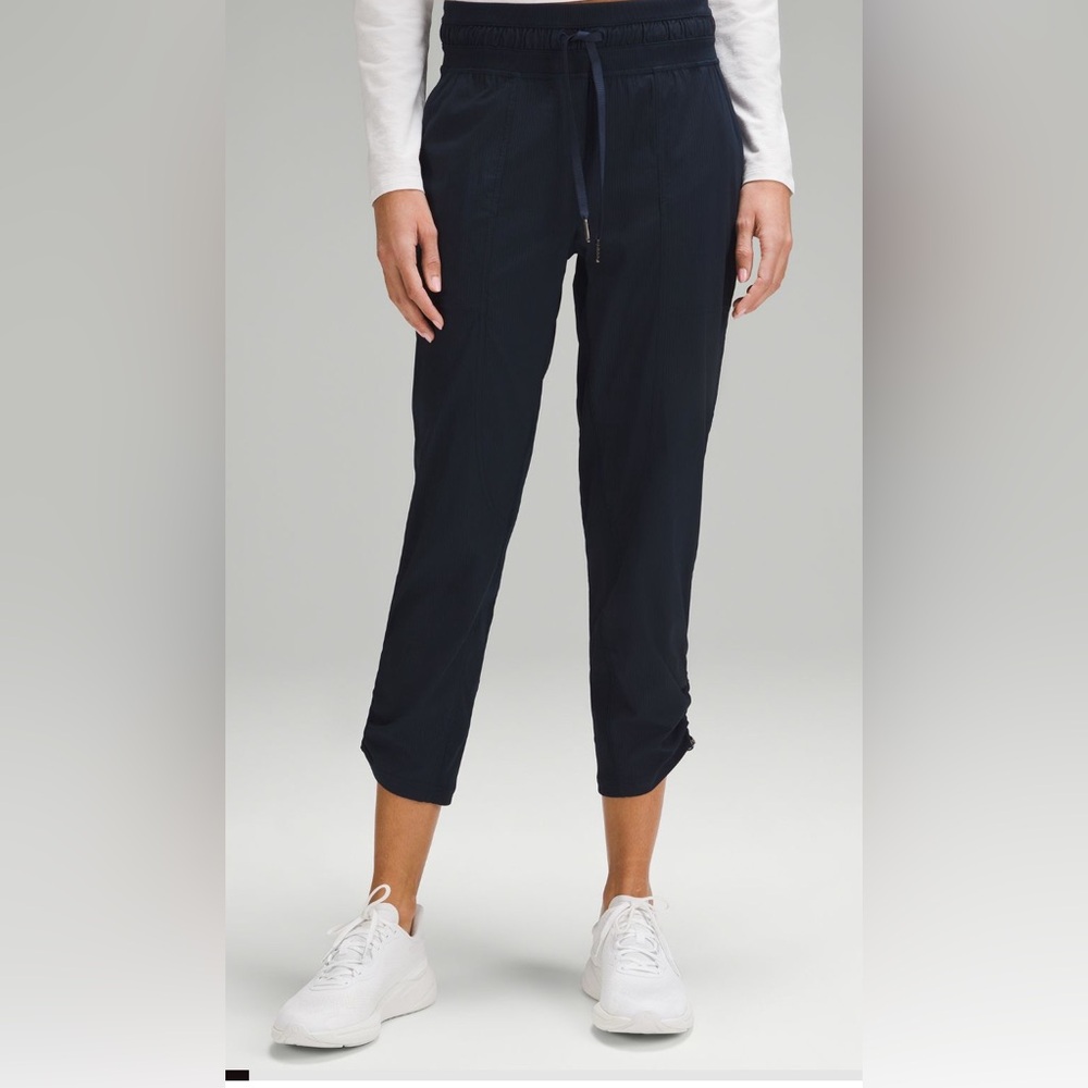 Women  Lululemon dance studio 7/8 joggers
